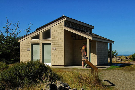 Gold-Bluffs-Bathroom