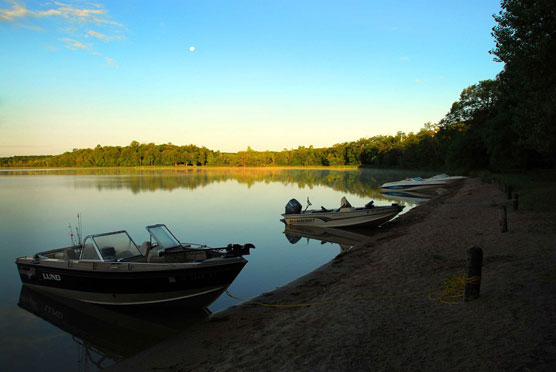 Lake-Carlos-Boats