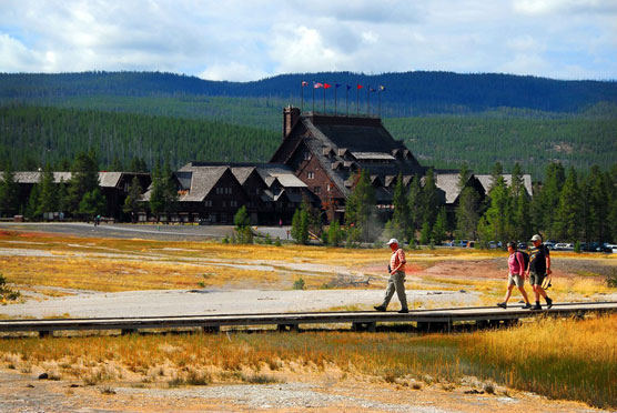 Old-Faithful-Inn