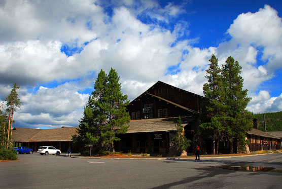 Old-Faithful-Lodge