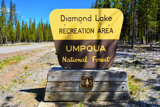 Diamond-Lake-Sign