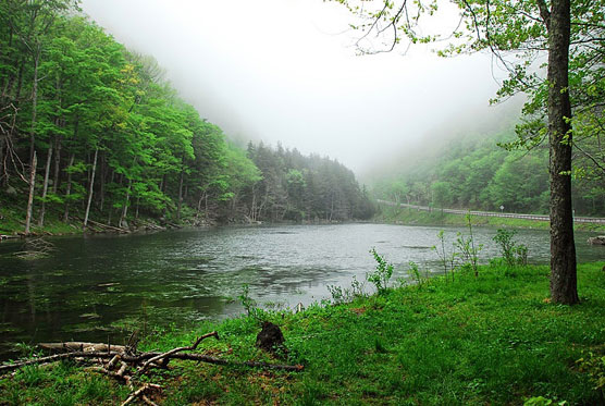 Devils-Tombstone-Lake