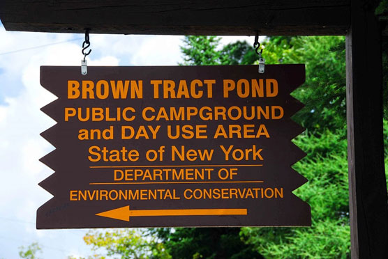 Brown-Tract-Pond-Sign