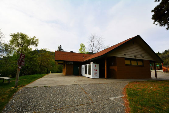 Lake-Chelan-Store