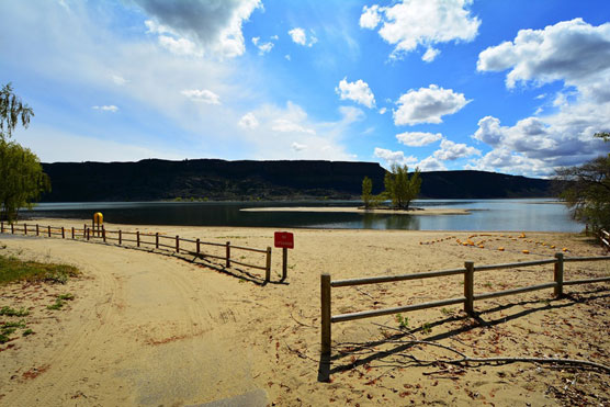 Steamboat-Rock-beach