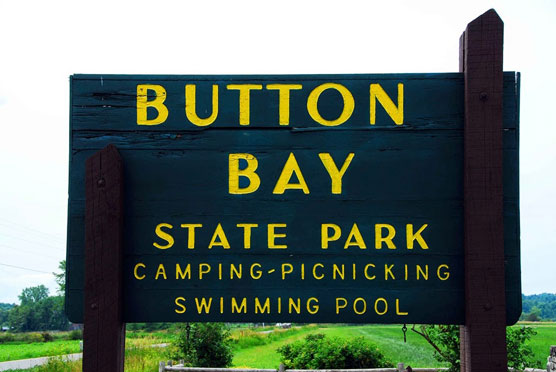 Button-Bay-Sign