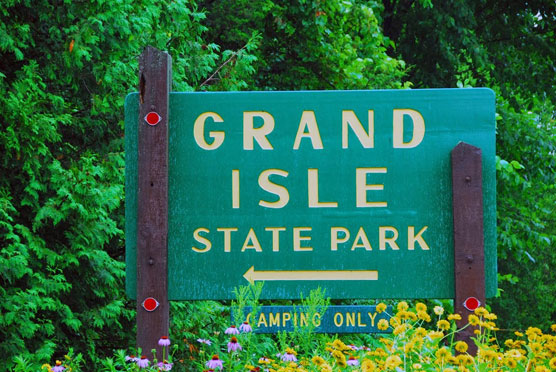 Grand-Isle-Sign