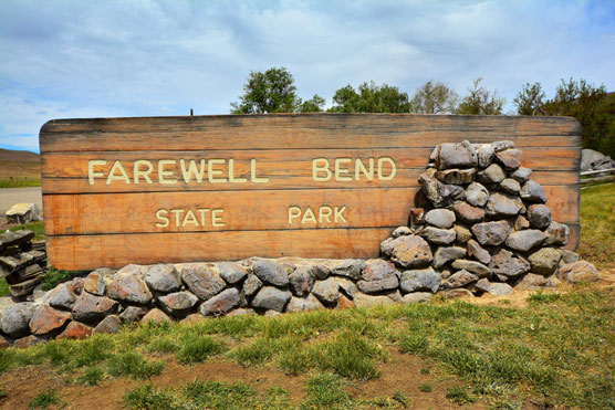 Farewell-Bend-Sign