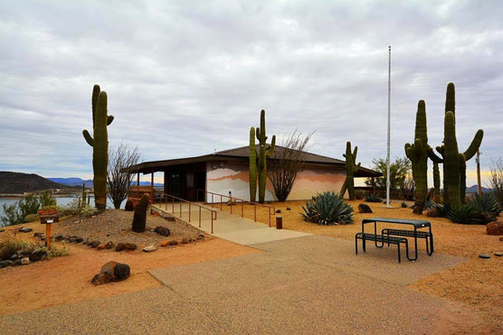 Lake_Pleasant_Visitor_Center