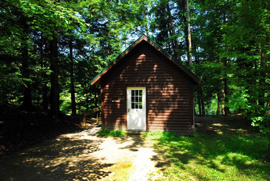 Half-Moon-Pond-Cabin