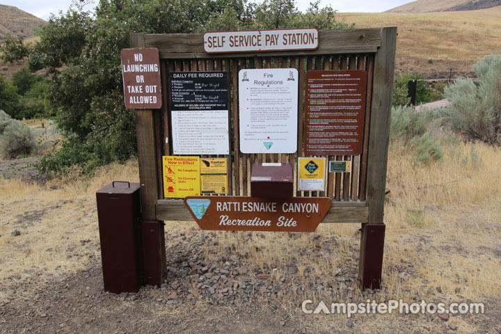 Rattlesnake Canyon Sign