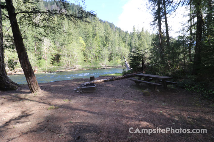 La Wis Wis River Campsite View