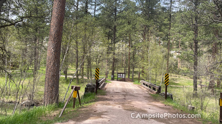 Grizzly Creek Campground Entrance