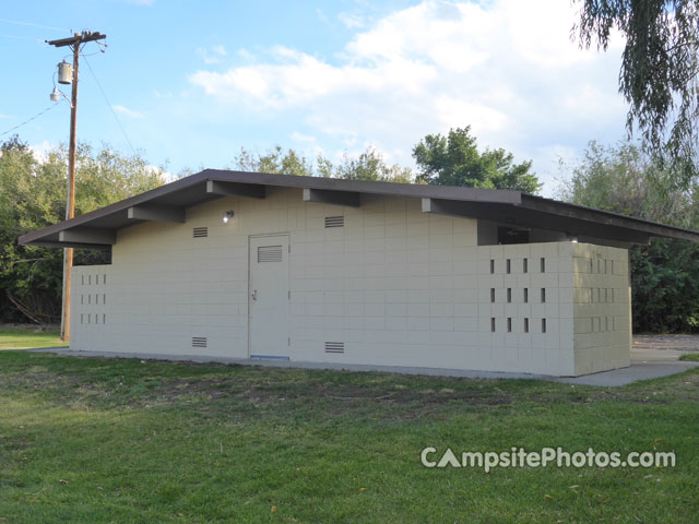 Goose Lake Restroom & Showers