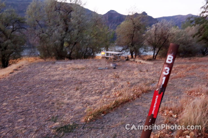 Lake Owyhee State Park 031B