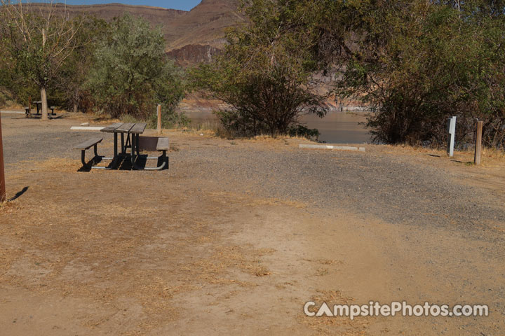 Lake Owyhee State Park 053