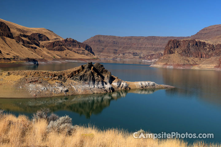 Lake Owyhee State Park Scenic