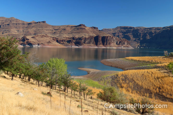 Lake Owyhee State Park View