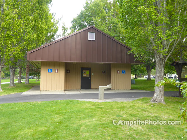 Lincoln Rock State Park Bathroom