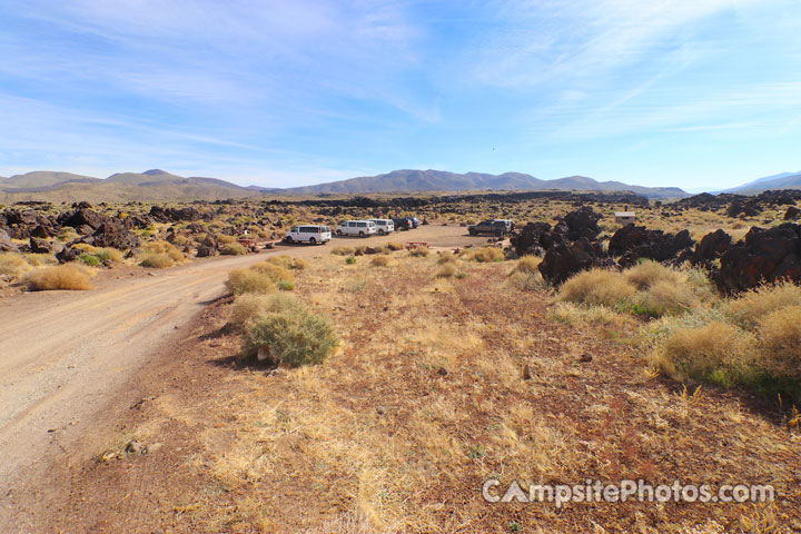 Fossil Falls Trailhead Parking